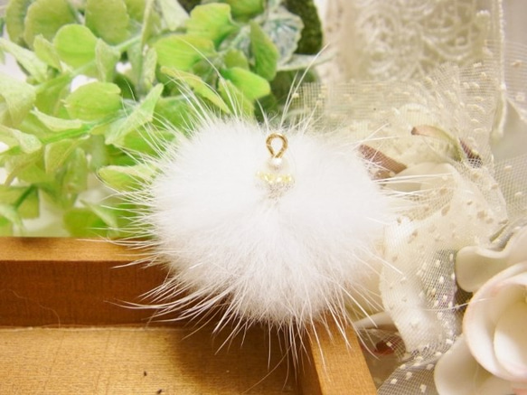 ミンクファー高品質　パール＆ロンデル加工パーツ ホワイト 4枚目の画像