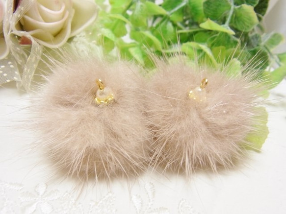 ミンクファー高品質　パール＆ロンデル加工パーツ 　グレージュ 2枚目の画像