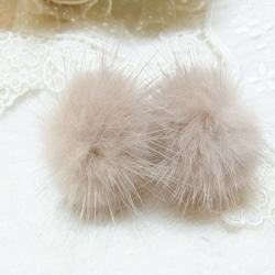 ピアスキャッチ　ミンクファー高品質　  グレージュ 3枚目の画像