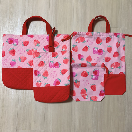 通園通学グッズ♡オーダーメイド♡いちご柄♡女の子におすすめ 通園通学グッズ♡オーダーメイド♡いちご柄♡女の子におすすめ