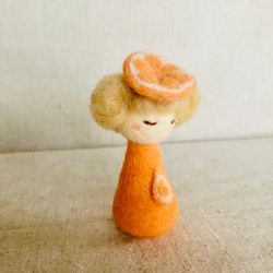 プレゼントにするならこれ！パステル画の妖精を形にした オレンジの羊毛フェルト人形とパステル画＊オレンジの妖精 3枚目の画像
