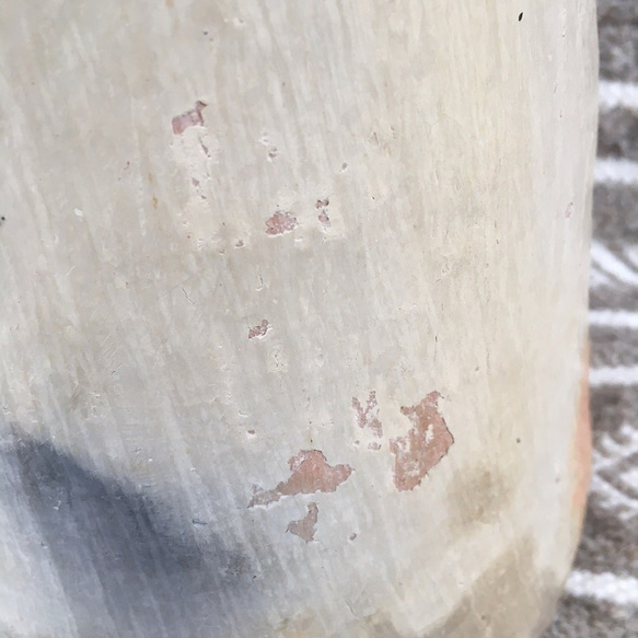 セジュナンの土器　穏やかにそして優し気に祈る母の像 