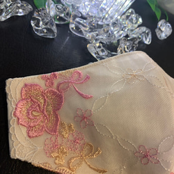 お洒落なレースマスク　光沢のある豪華なローズ刺繍☆彡ピンク 4枚目の画像