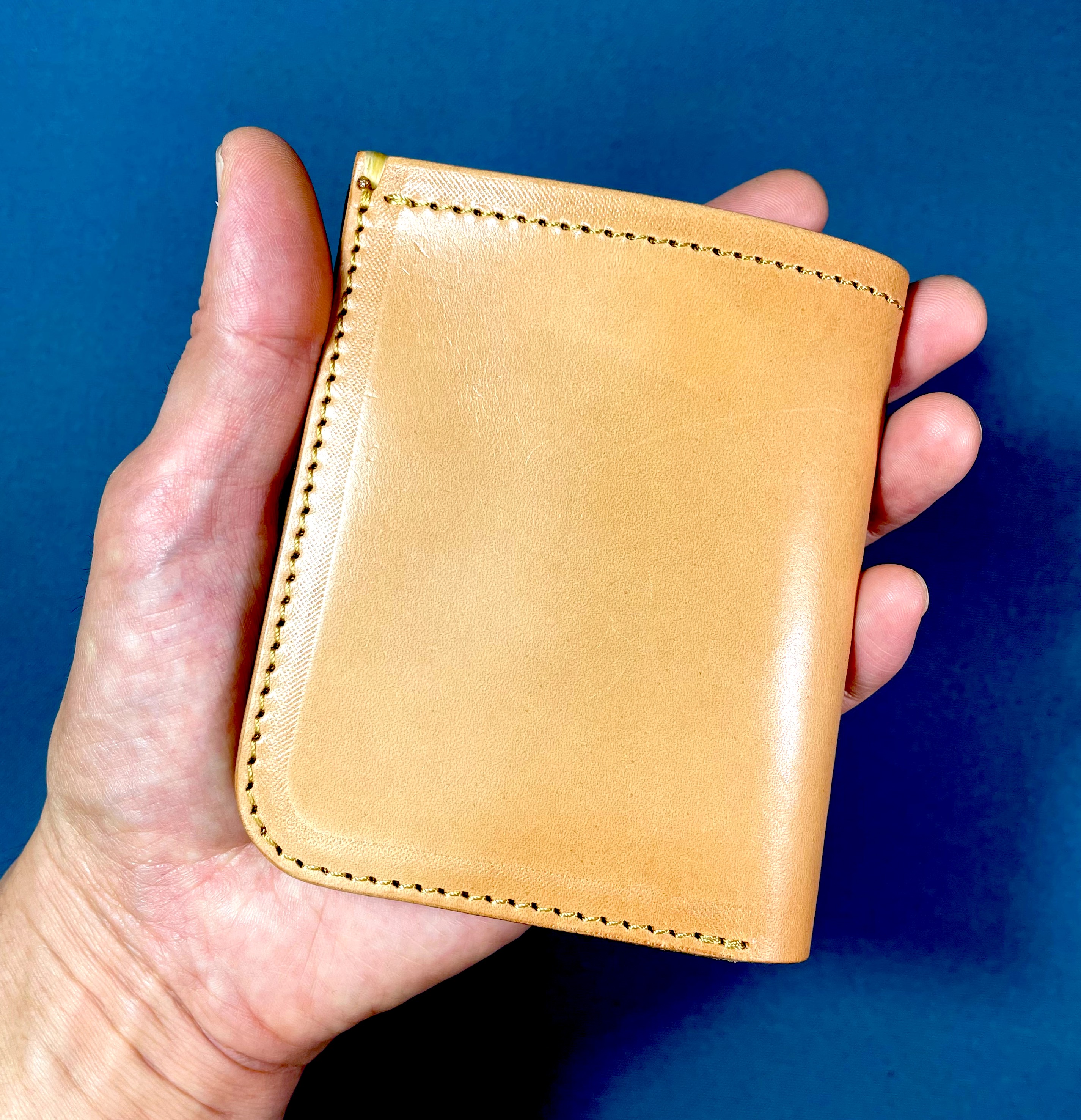 【すっきりスリム！なのにタフで収納力抜群な】育てる二つ折り財布 10,074円