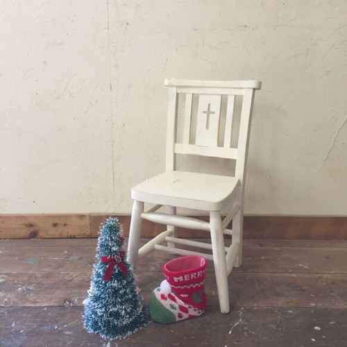 カントリーチェア　ホワイトアンティーク調　チャーチチェア アンティークホワイト仕上げ チャイルドクロスチャーチチェア