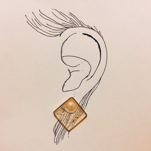 ヘビの抜け殻ピアス*本物の白蛇の抜け殻* ピアス（スタッド・一