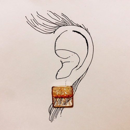 ヘビの抜け殻ピアス*本物の白蛇の抜け殻* ピアス（スタッド・一