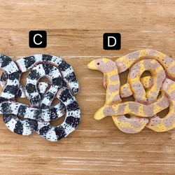 ナミヘビのブローチ 3枚目の画像