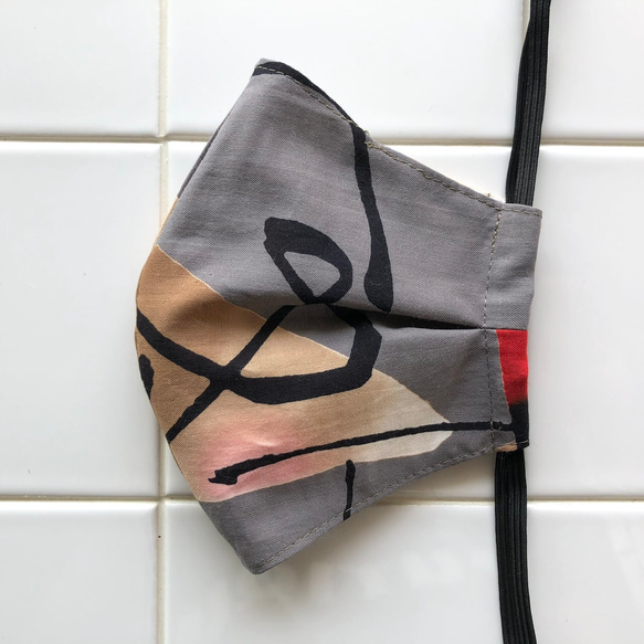浴衣生地　清涼マスク　（グレー　墨　赤　和柄）◉マスク袋付き※送料無料 1枚目の画像