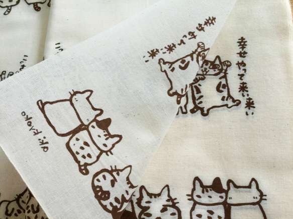 手染め日本手ぬぐい　焦げ茶色　猫がいっぱいの横柄　　ドレミかんぱにー 10枚目の画像