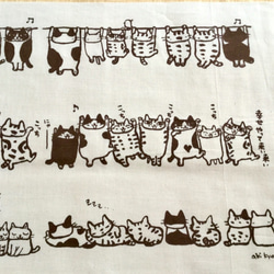 手染め日本手ぬぐい　焦げ茶色　猫がいっぱいの横柄　　ドレミかんぱにー 7枚目の画像