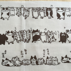 手染め日本手ぬぐい　焦げ茶色　猫がいっぱいの横柄　　ドレミかんぱにー 8枚目の画像