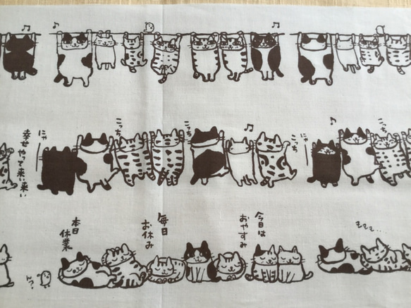手染め日本手ぬぐい　焦げ茶色　猫がいっぱいの横柄　　ドレミかんぱにー 8枚目の画像