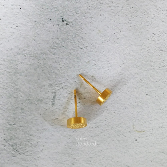 小粒のサークル・ゴールド・金属アレルギー対応ピアス・ノンホールイヤリング 10枚目の画像
