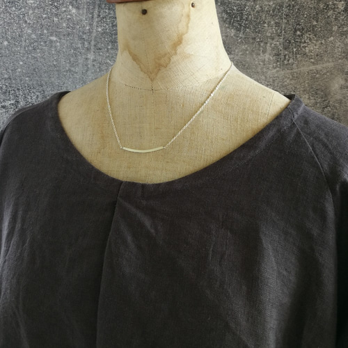 洗練の輝き＊エレガントカーブバーネックレス（シルバーステンレス