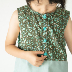 ノースリーブシャツ／青緑花柄×水色／コットン、リネン 3枚目の画像