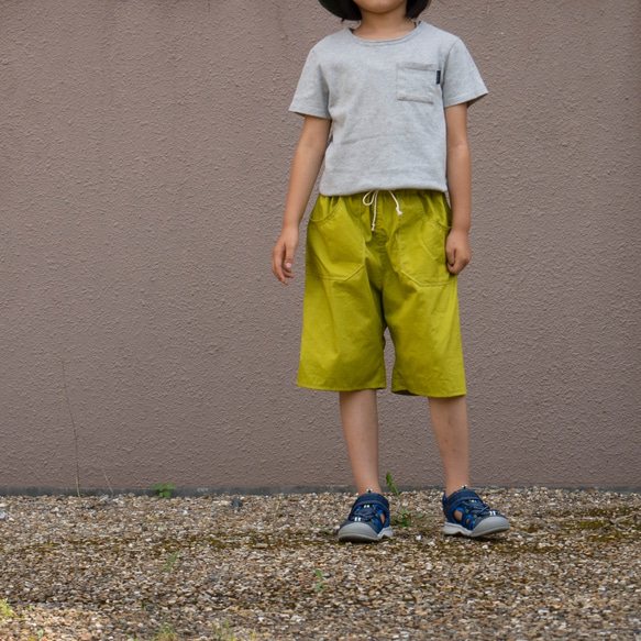 長く着れる子供服／黄緑のキュロットパンツ／ハーフパンツ／短パン／①サイズ（120cm〜140cm） 7枚目の画像