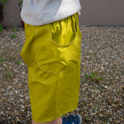 長く着れる子供服／黄緑のキュロットパンツ／ハーフパンツ／短パン／①サイズ（120cm〜140cm） 9枚目の画像