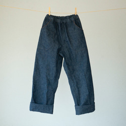 長く着れる子供服／デニムのゆったりストレートパンツ（120cm〜140cmくらい） 1枚目の画像