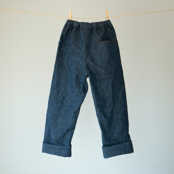 長く着れる子供服／デニムのゆったりストレートパンツ（120cm〜140cmくらい） 2枚目の画像