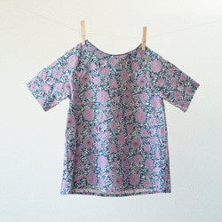 紫の大きめ花柄／五分袖ラグランスリーブシャツ 1枚目の画像
