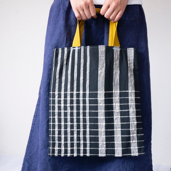 白黒チェックのトートバック／手提げ／インド綿×からし色 トートバッグ