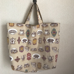 布×ナイロン裏付き  エコbag  カッププリント柄 1枚目の画像