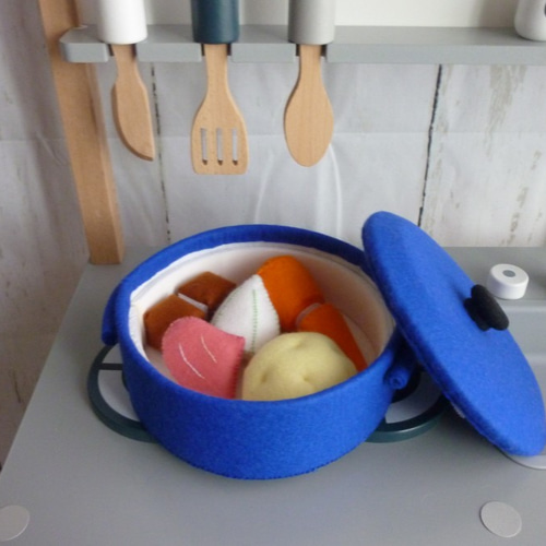 【定価：5,775円】マジックフェルト　遠赤外線パワー⭐大判⭐ 50☓110cm フェルトままごと 大きなフェルトのお鍋・マジックパン 青 おもちゃ