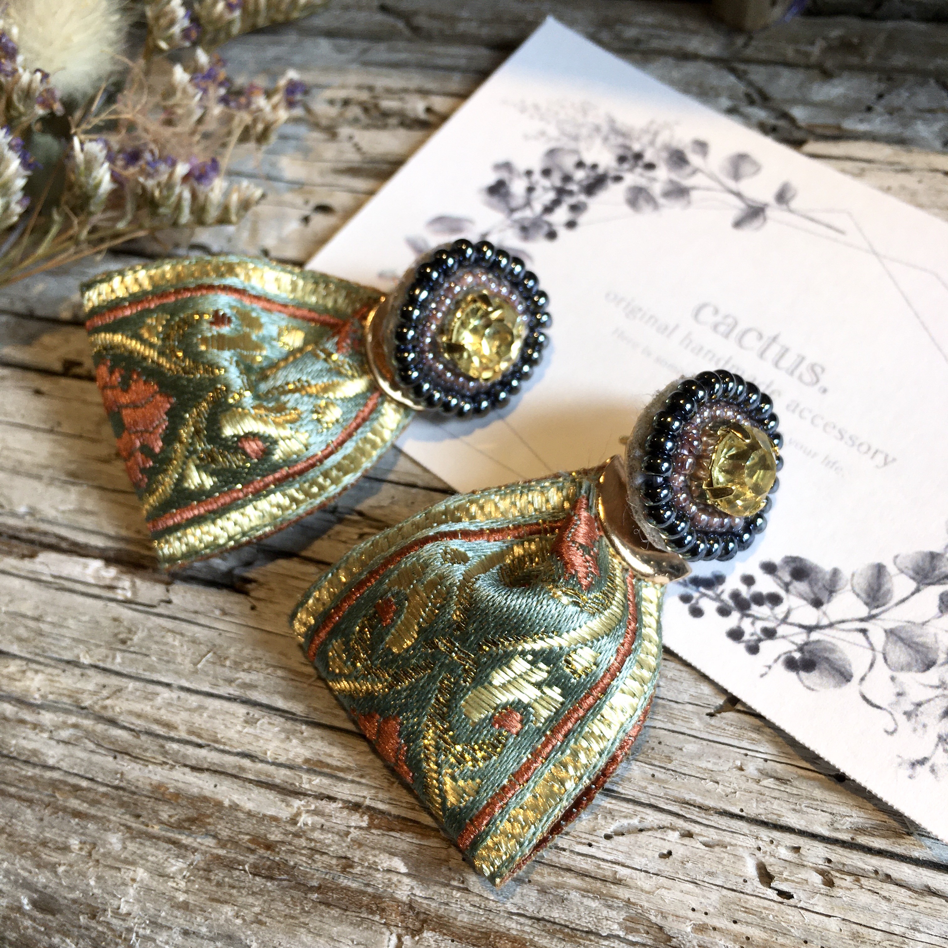インド刺繍リボン(くすみピンク)×ビーズ刺繍♡ハンドメイドピアスorイヤリング