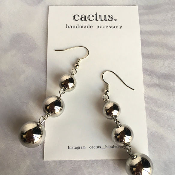 再販〉シルバー3連ボールのクールピアス/イヤリング ピアス（フック