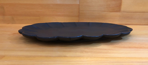 黒釉輪花楕円取り皿 7枚目の画像