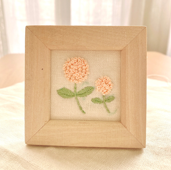 手刺繍　ふわふわお花の刺繍フレーム 2枚目の画像