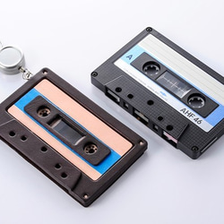 リアルサイズ☆カセットテープモチーフ　カードホルダー　ブルー（本革製） 1枚目の画像