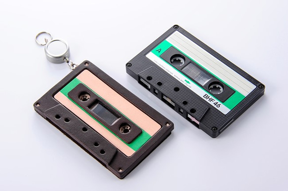 リアルサイズ☆カセットテープモチーフ　カードホルダー　グリーン（本革製） 1枚目の画像