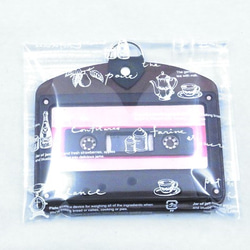 リアルサイズ☆カセットテープモチーフ　社員証入れ　ブルー（本革製） 5枚目の画像