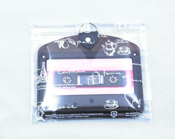 リアルサイズ☆カセットテープモチーフ　社員証入れ　ブルー（本革製） 5枚目の画像