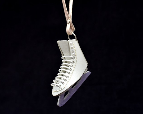 スケート靴の大きなバッグチャーム 白 シャンパンゴールド色ストラップ