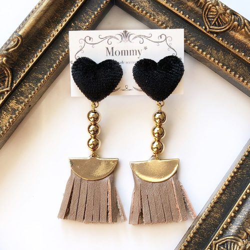 【1226】ハートとタッセルのピアスイヤリング 1226】ハートとタッセルのピアスイヤリング