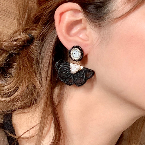 再販】全2色 ダルメシアン ビーズ刺繍×パールフラワータッセルピアス