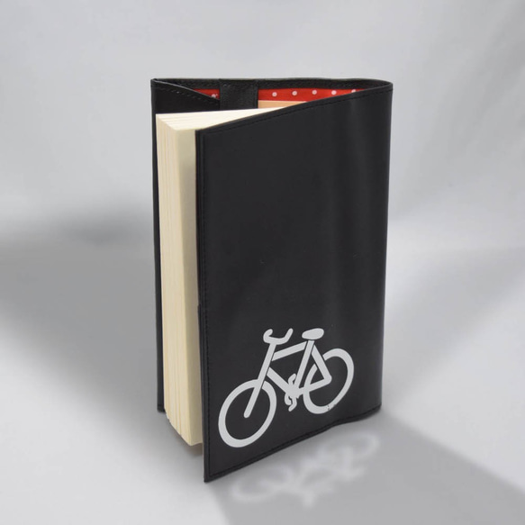 自転車 オリジナル レザー ブックカバー 文庫 乗り物 サイクル 雑貨 グッズ 名入れ かわいい おしゃれ 5枚目の画像