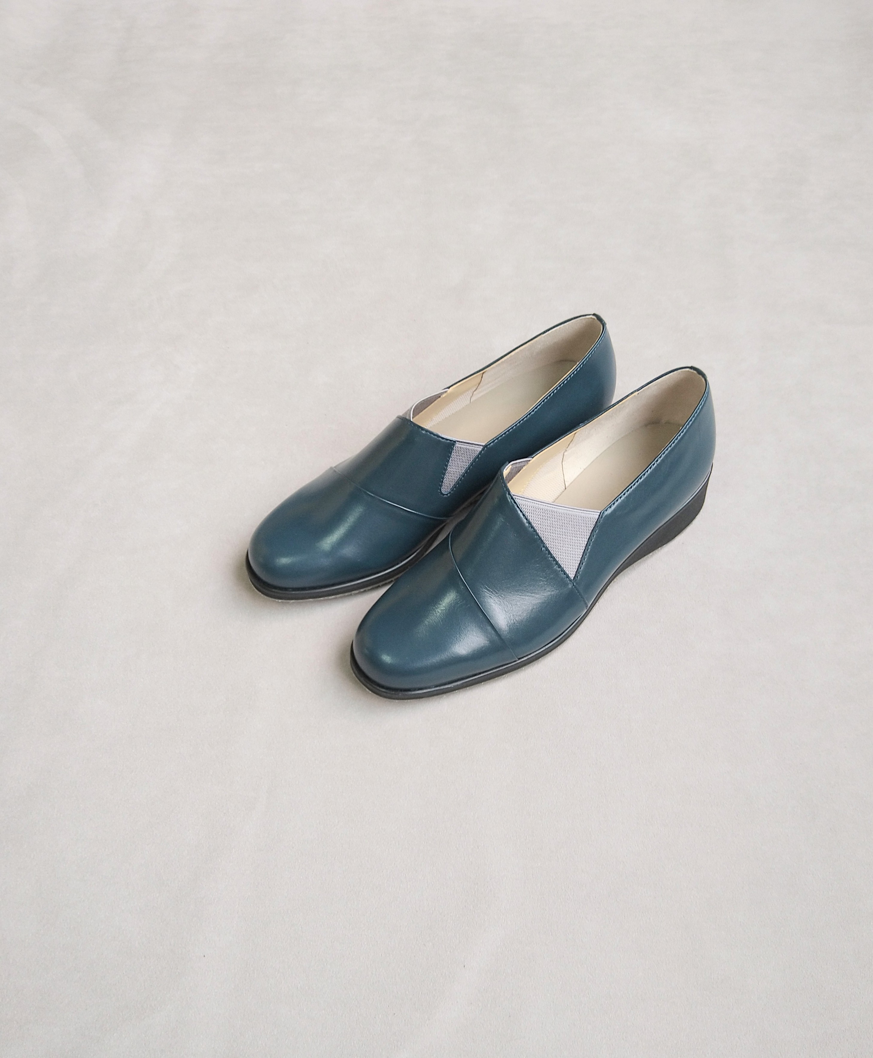 もうこれしか履けない♪雨でも楽々歩けるウォーキングシューズ♪急な雨でも安心な撥水革使用♪日本製　DBLUE