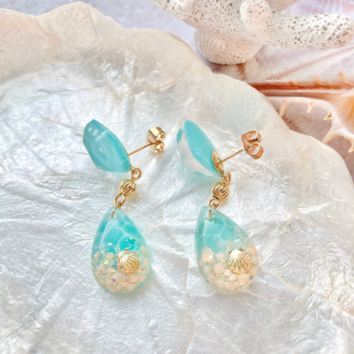 ⓝⓔⓦターコイズブルーの海のレジンピアス ピアス（スタッド・一粒 