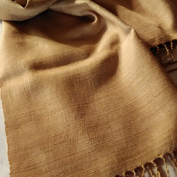 【秋ハンドメイド2020】手織り紬の絹ショール　草木染め　からし色 2枚目の画像