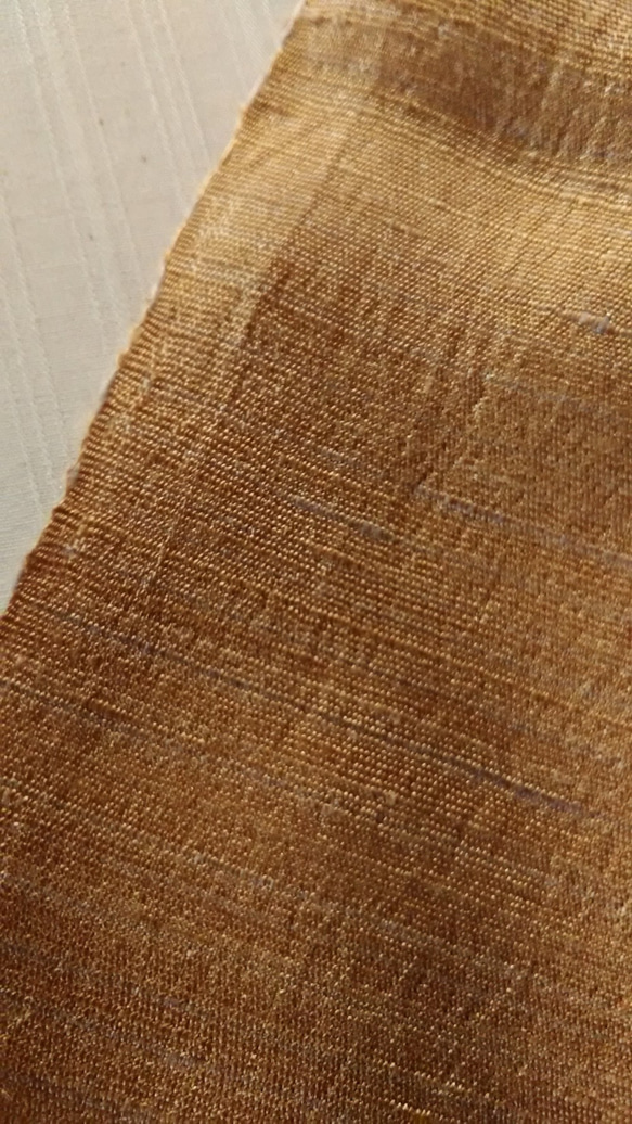【秋ハンドメイド2020】手織り紬の絹ショール　草木染め　からし色 3枚目の画像