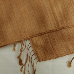 【秋ハンドメイド2020】手織り紬の絹ショール　草木染め　からし色 8枚目の画像