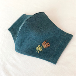 お花の刺繍マスク レディースサイズ ブルー リネン 3枚目の画像