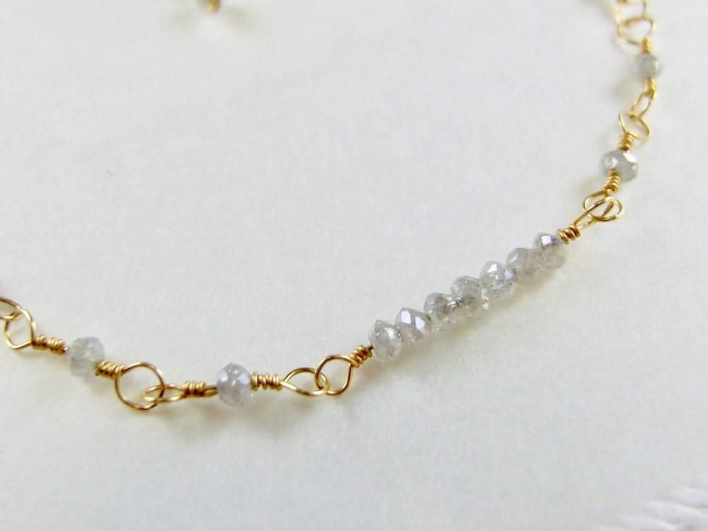 グレーカラーダイヤモンド華奢なブレスレット