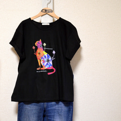 【ネコとアネモネ】プリントTシャツ・ブラック 2枚目の画像