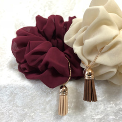 再販】タッセルモチーフのチャーム付き FCシュシュ シュシュ yuzu 通販