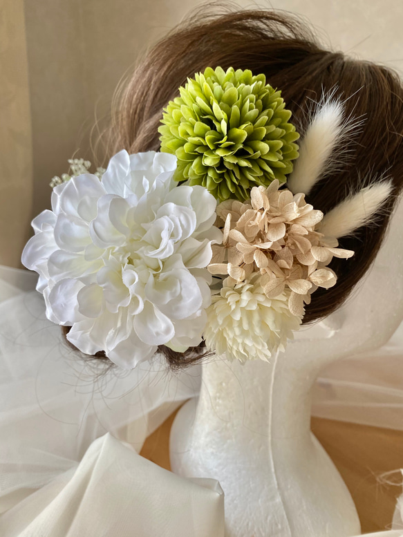 W02 結婚式　成人式　ホワイトダリア髪飾り 2枚目の画像